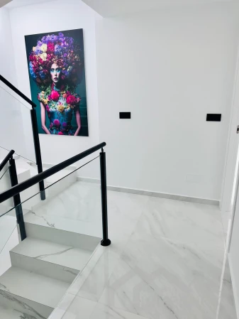 property-1740-109701-pic.webp