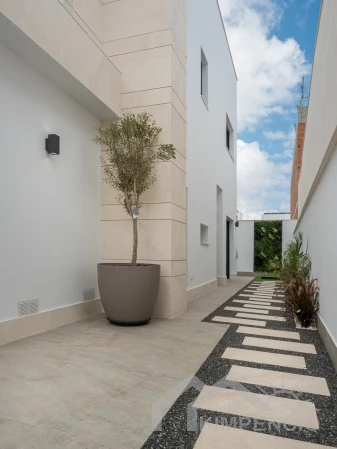 property-1740-109799-pic.webp