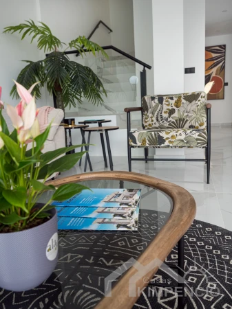 property-1740-109807-pic.webp