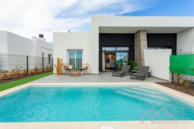 Villa met zwembad in La Finca Golf, dicht bij zee