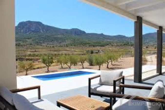 Zelf te bouwen villa op groot plot in Alicante