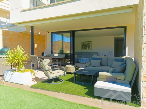 Gelijkvloers appartement met ruime tuin