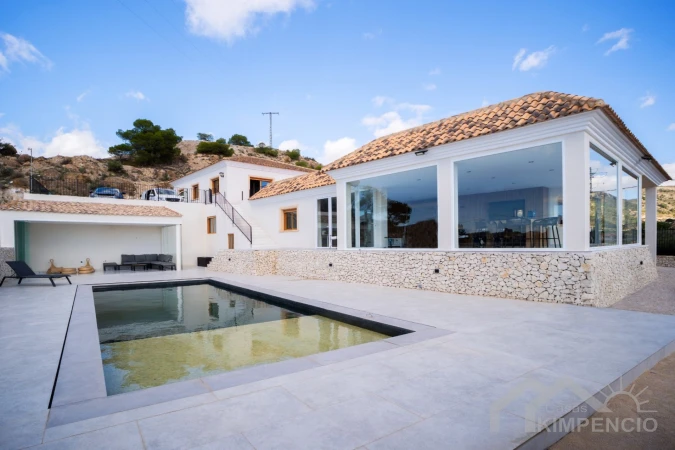 Unieke herverkoop villa in Las Casicas