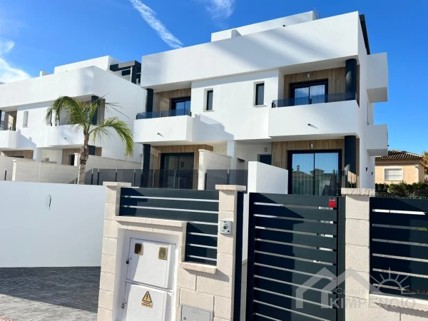 Villa met onderbouw én solarium in Alicante