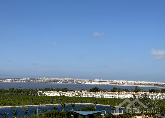 Penthouse bungalow Torrevieja en uitzicht zoutmeer