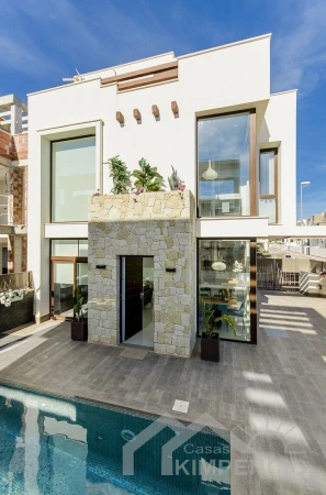 Foto van Instapklare villa met 5 slpk in Los Montesinos